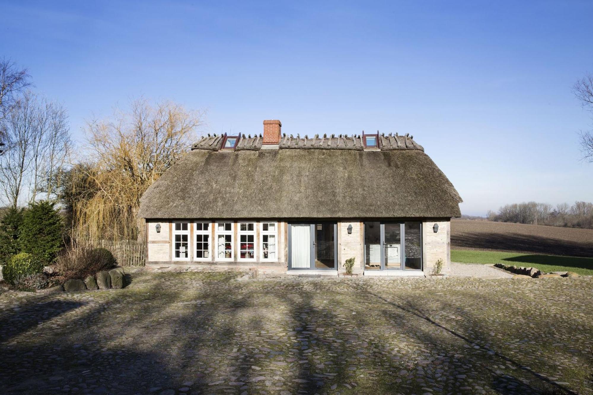 Вілла Urgemuetliche Reetdachkate Mit Grossem Kamin Und Sauna Pommerby  Екстер'єр фото