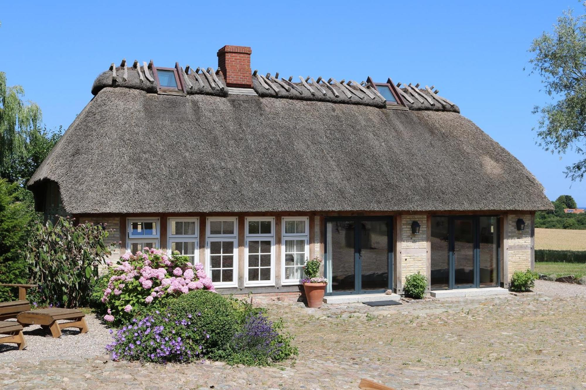 Вілла Urgemuetliche Reetdachkate Mit Grossem Kamin Und Sauna Pommerby  Екстер'єр фото